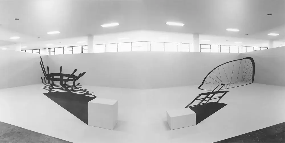In Absentia M.D., 1983 — Látex sobre piso de cimento e painéis de madeira