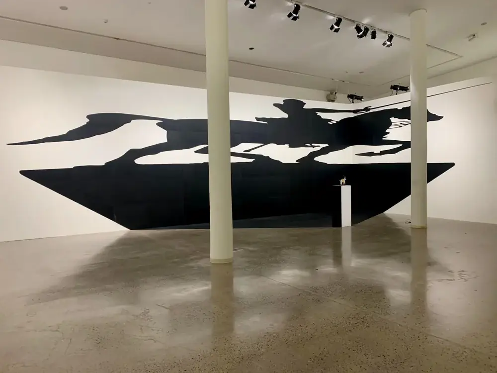 O Paradoxo do Santo, 2021 — Vinil adesivo e base com santo de madeira
