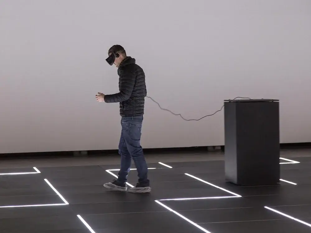 Borders, 2018 — Ambiente imersivo em realidade virtual, placas de linóleo e LED