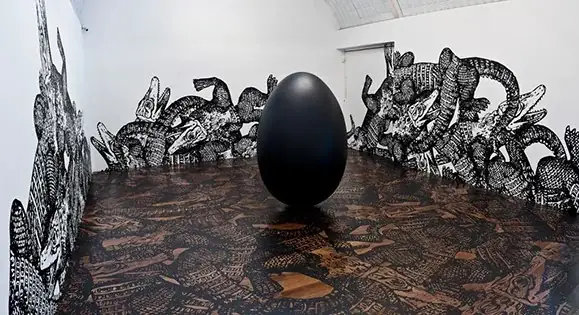 Dark Swamp, 2016 — Vinil adesivo, fibra de vidro, pintura automotiva