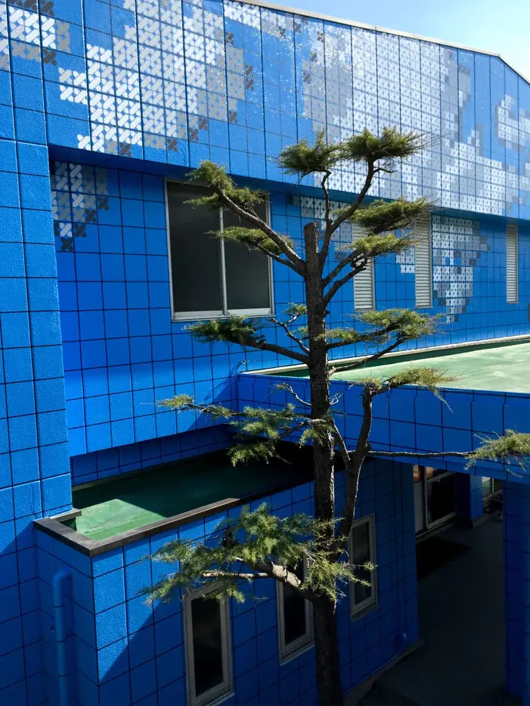 Dreaming of Blue, 2016 — Estêncil sobre fachada