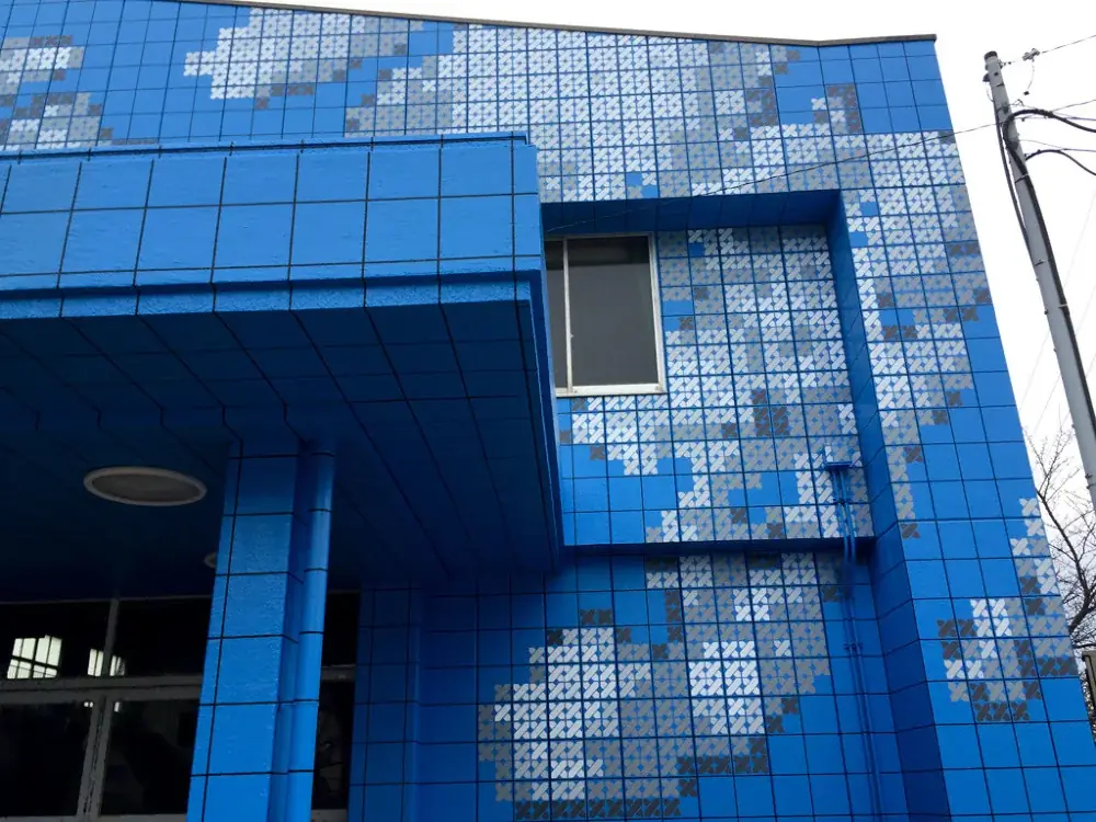 Dreaming of Blue, 2016 — Estêncil sobre fachada