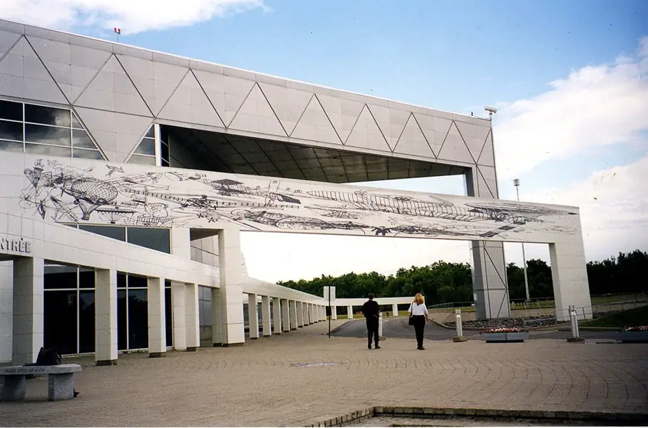Ex Orbis, 2000 — Vinil adesivo sobre fachada