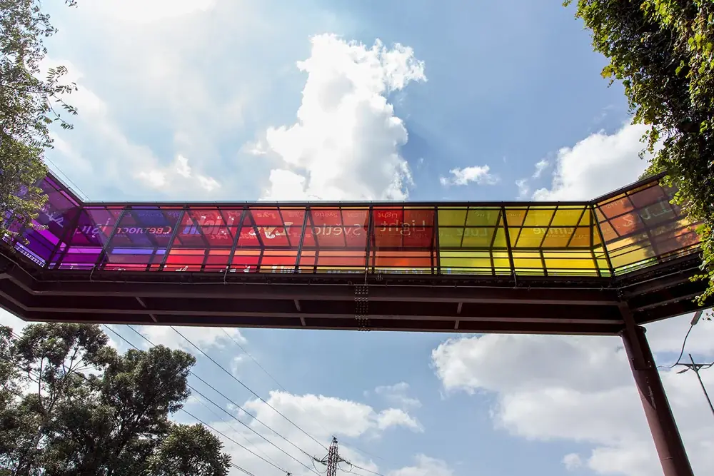 Glossário (Rainbow), 2019 — Vinil adesivo sobre vidro