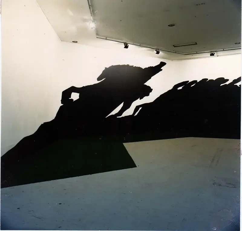Monudentro, 2024 — Vinil adesivo e grama artificial