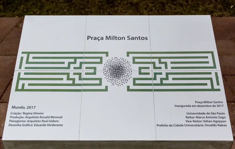 Mundo, 2017 — Porcelanato recortado digitalmente e paisagismo em labirinto