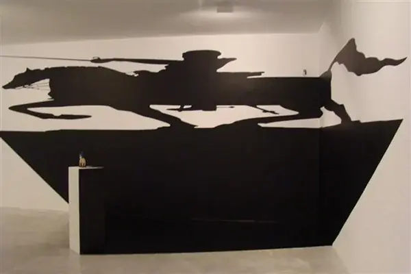 O Paradoxo do Santo, 2021 — Vinil adesivo e base com santo de madeira