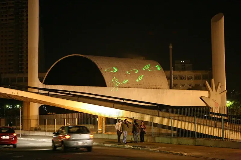 Passeio Selvagem, 2009 — Animação digital, projeção a laser