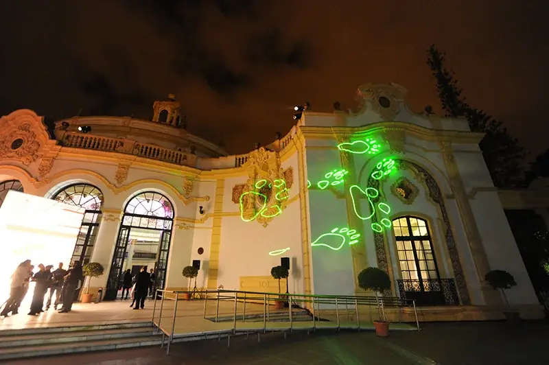 Passeio Selvagem, 2009 — Animação digital, projeção a laser