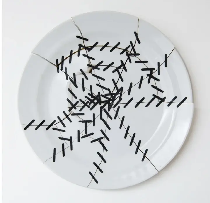 Cover, 2015 — Sobre-vidrado em porcelana