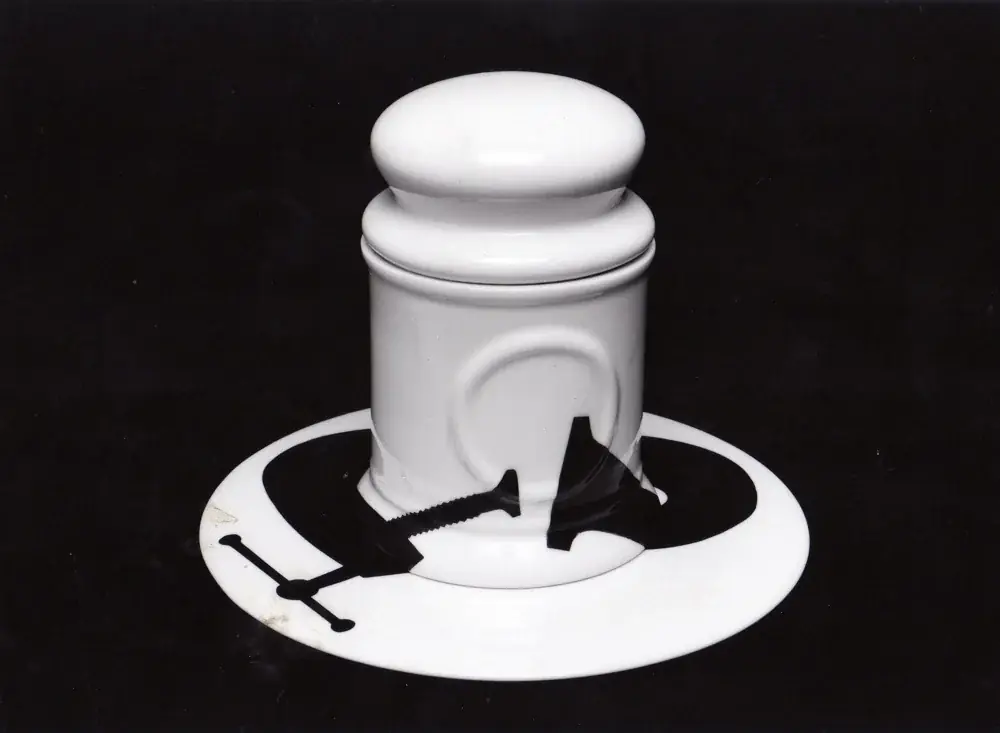 Cover, 2015 — Sobre-vidrado em porcelana