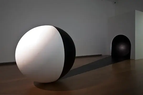 Umbra, 2008 — Fibra de vidro e vinil adesivo