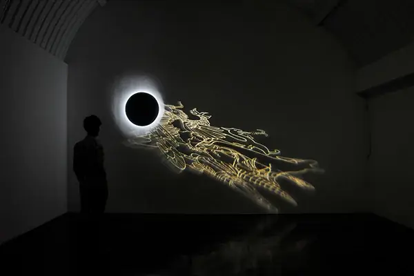 Umbral, 2011 — Acrílico, LED, gobo de vidro e projetor